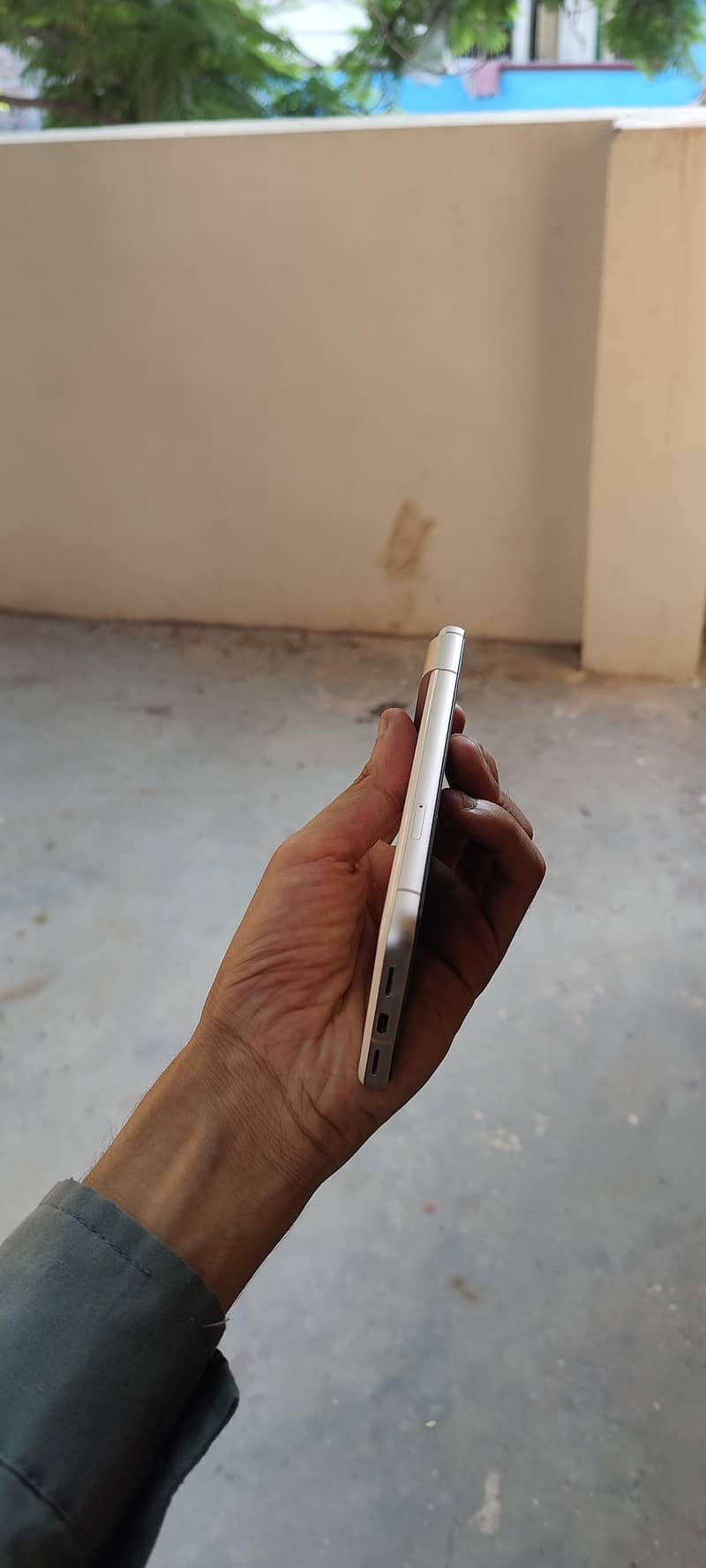 Google Pixel 8 6