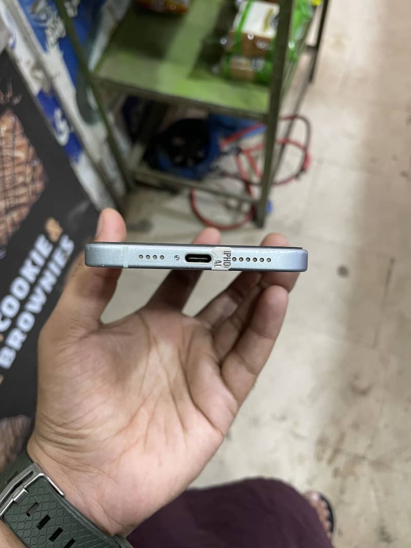 Apple iPhone 15 plus 6
