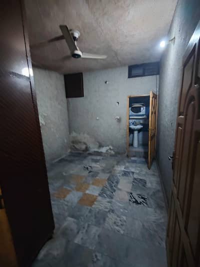 Big hall available for rent For furniture house or car wash