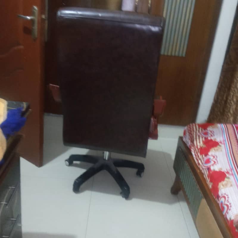 executive chair 3