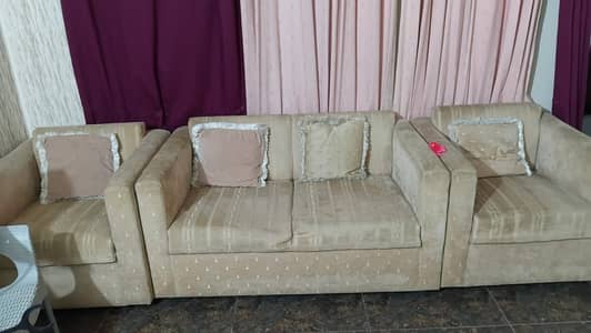 Good quality/Good Looking Sofa Set