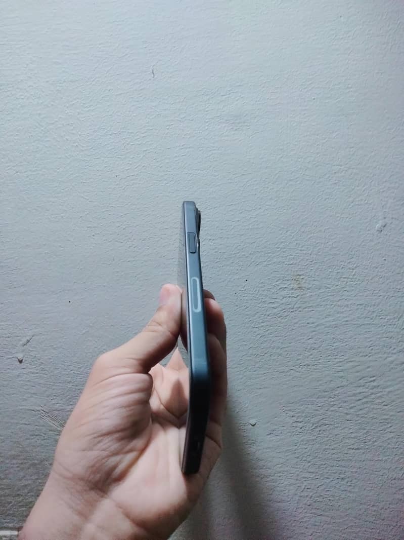 Apple iPhone 15 4