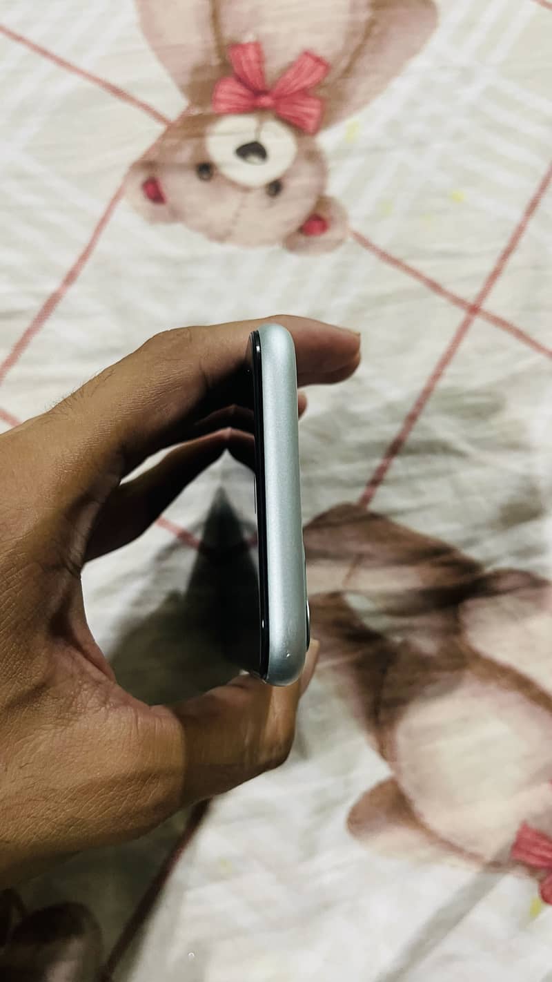 Apple iPhone 11 3