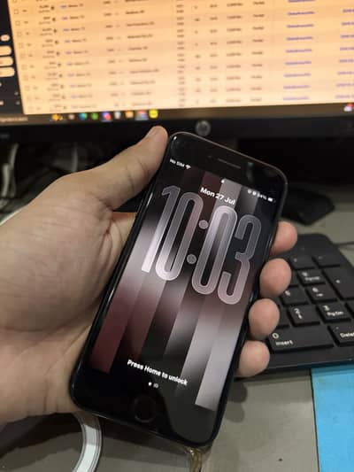 Apple iPhone SE 2022(3rd Gen)