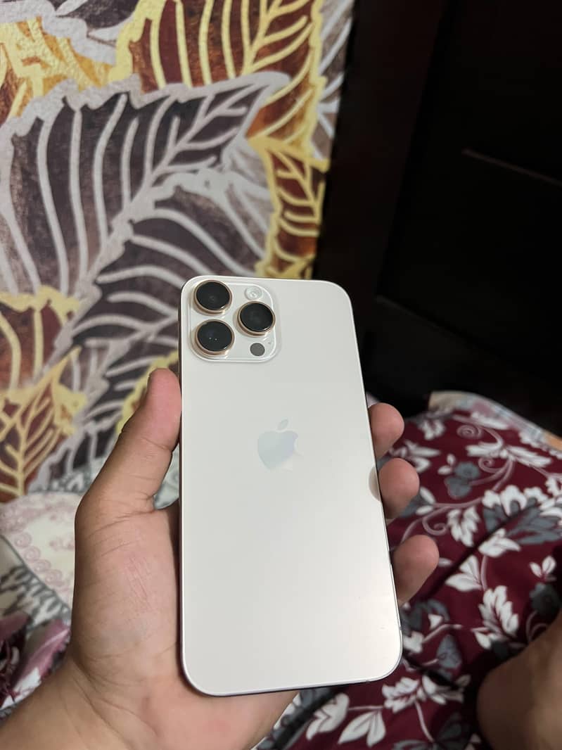 Apple iPhone 16 Pro Max 0