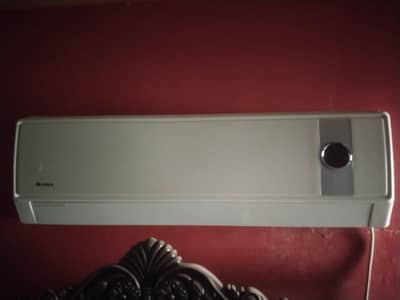 Gree 1 Ton AC | Excellent condition