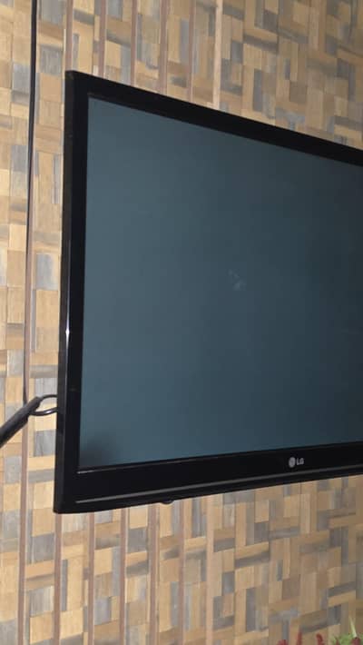 42" LG TV for Sale – Mint Condition