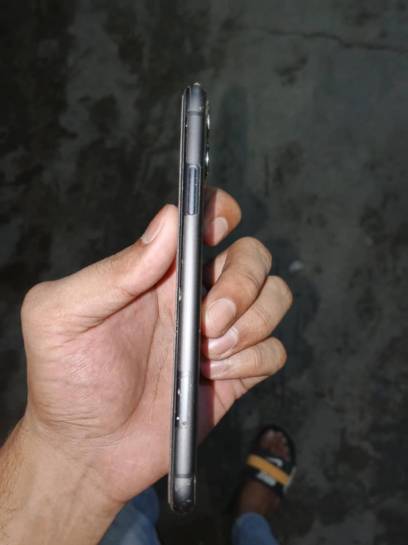 Apple iPhone 11 3