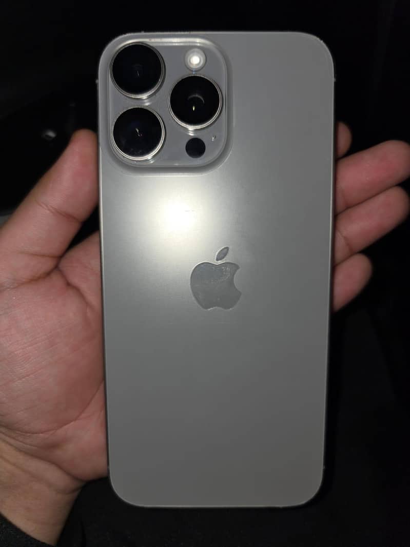 Apple iPhone 16 Pro Max 2