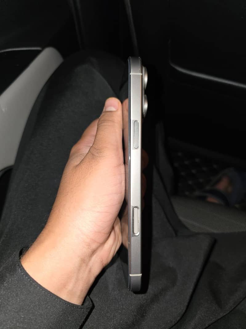 Apple iPhone 16 Pro Max 3