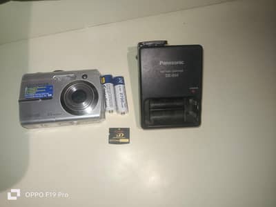 Vintage camera 2000 model  Olympus FE 15 clean condition