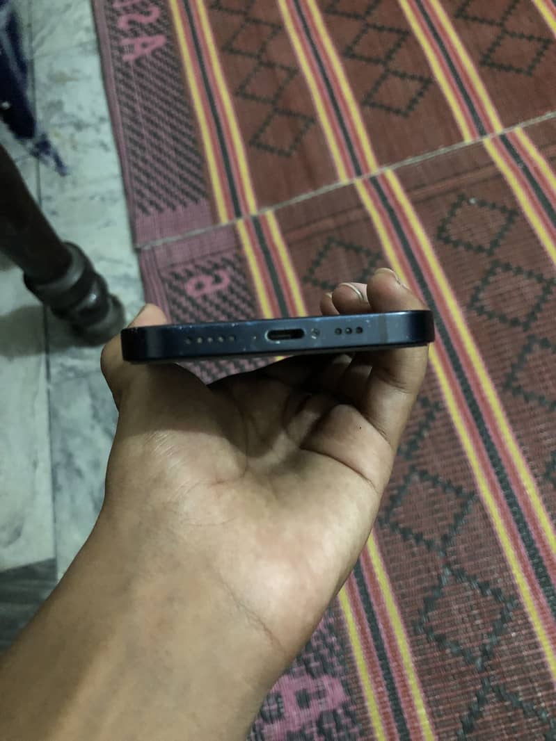 Apple iPhone 12 4