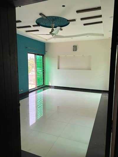 1 Kanal Very Beautiful Upper Portion Available For Rent On Top Location Of Dha Phase 4