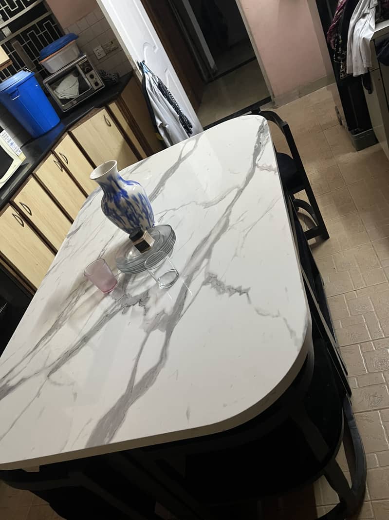 Kitchen dining table 0