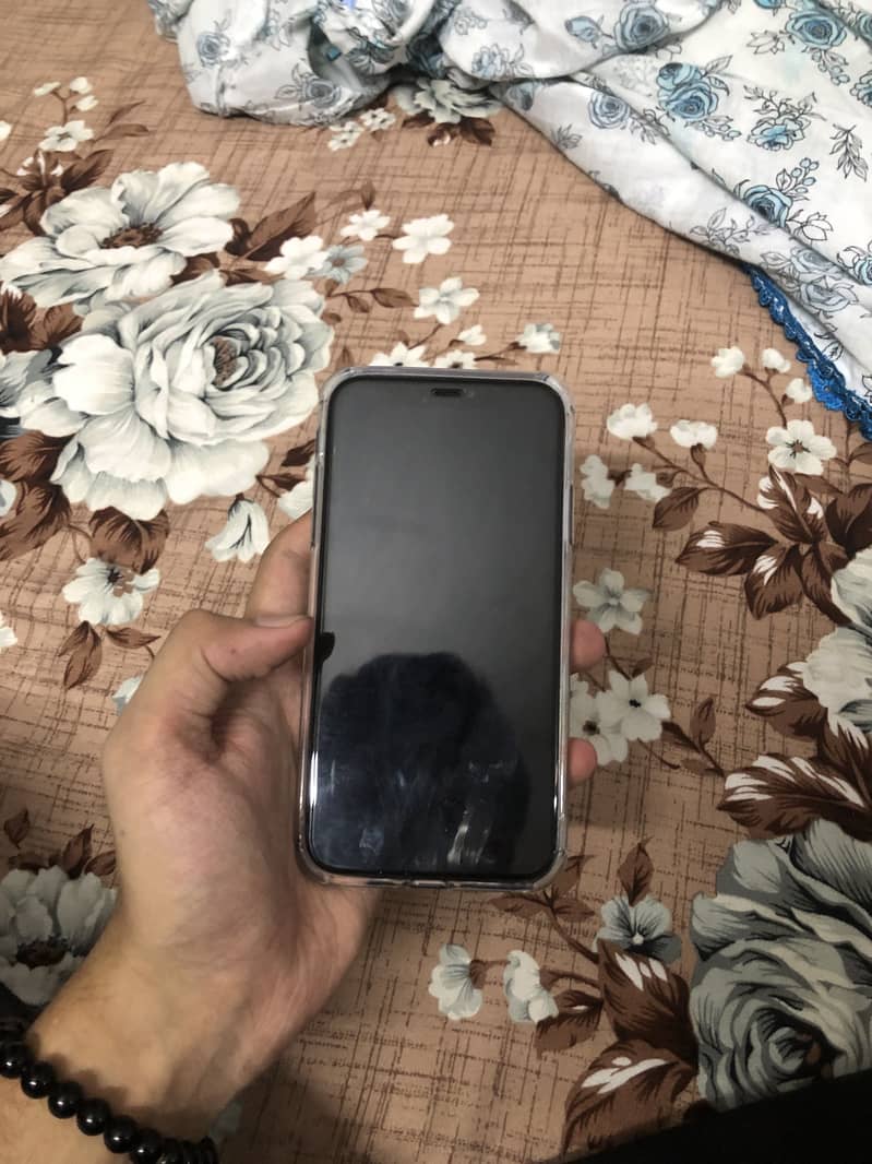 Apple iPhone 11 4