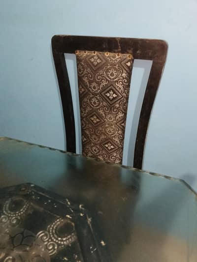 good table and chairs