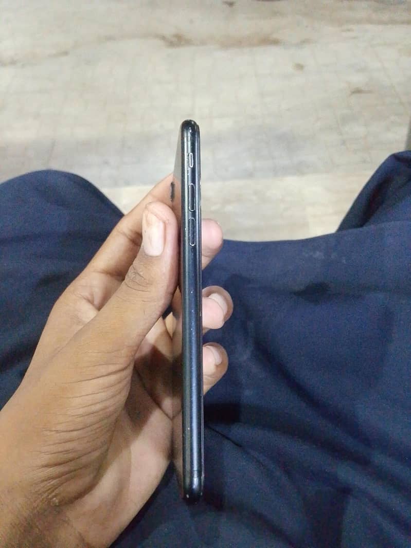 Apple iPhone 7 3