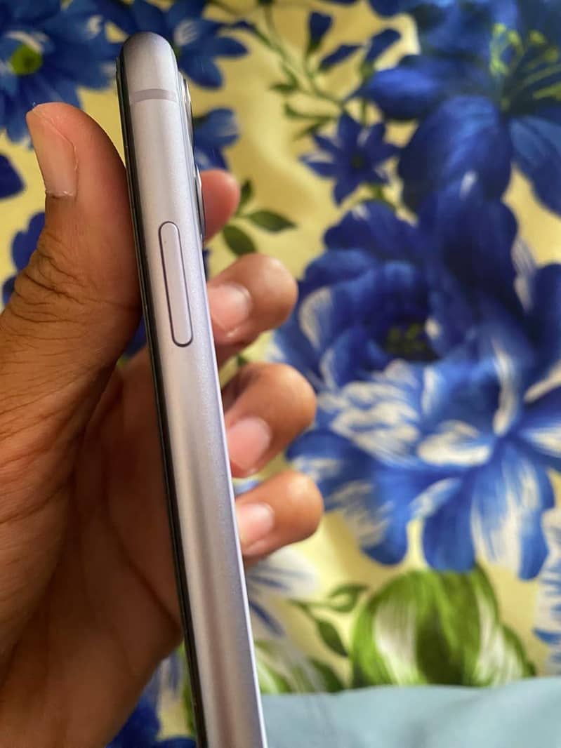 Apple iPhone 11 4