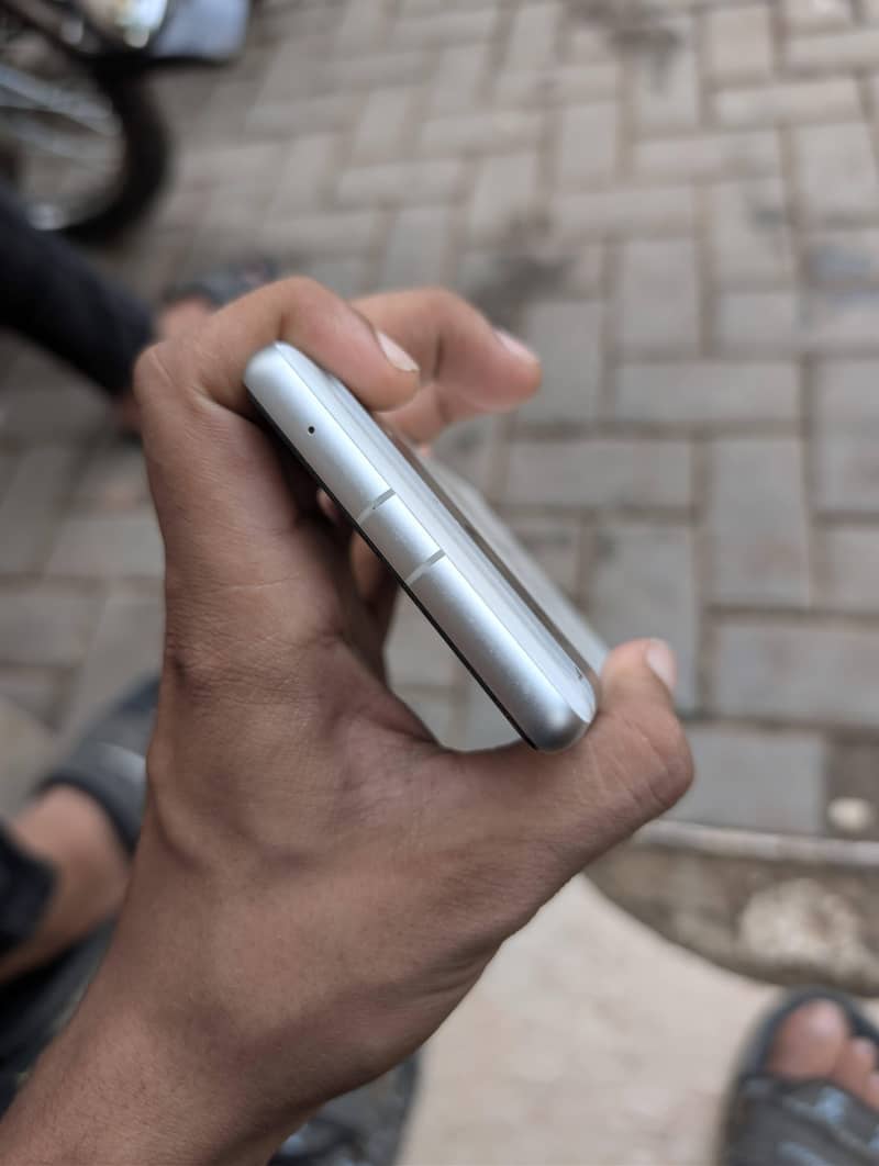 Google Pixel 7a 4