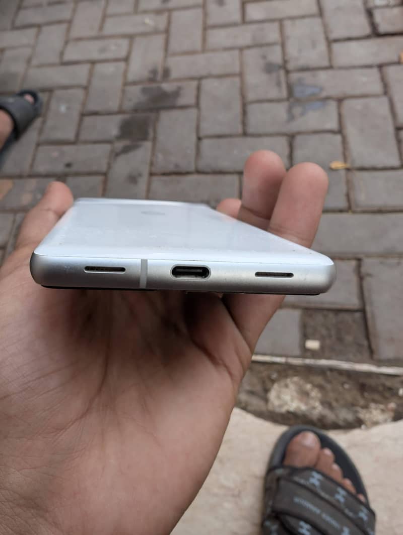 Google Pixel 7a 5