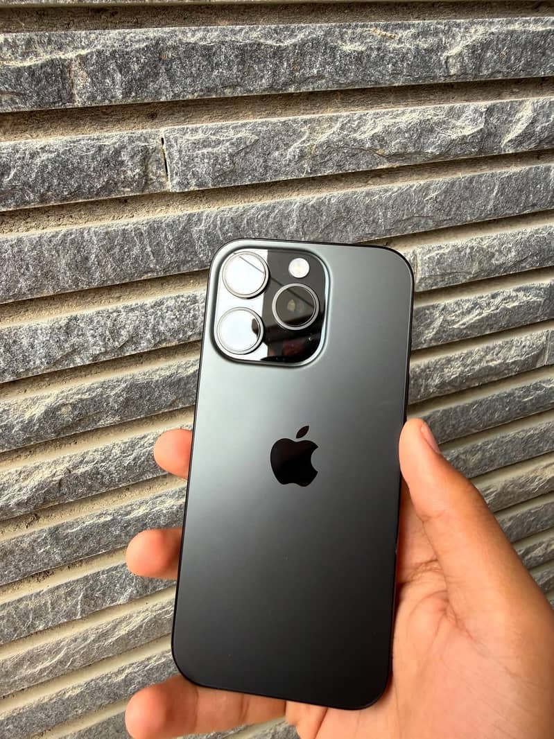 Apple iPhone 16 Pro 0