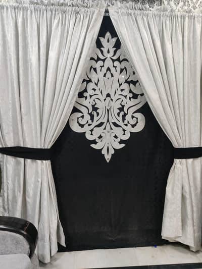 curtains,4 pieces and back motive