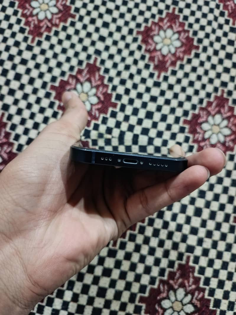 Apple iPhone 13 1