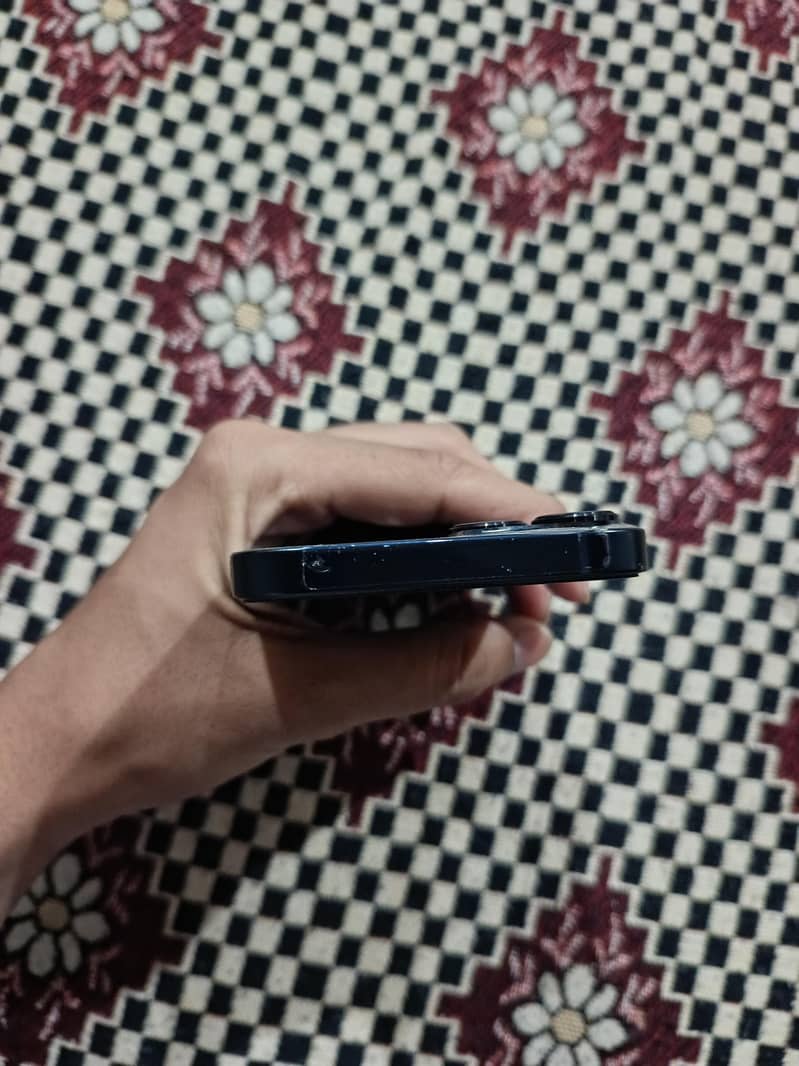 Apple iPhone 13 2