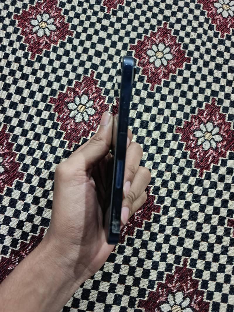 Apple iPhone 13 4