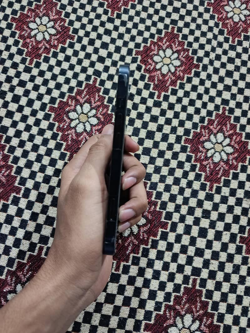 Apple iPhone 13 5