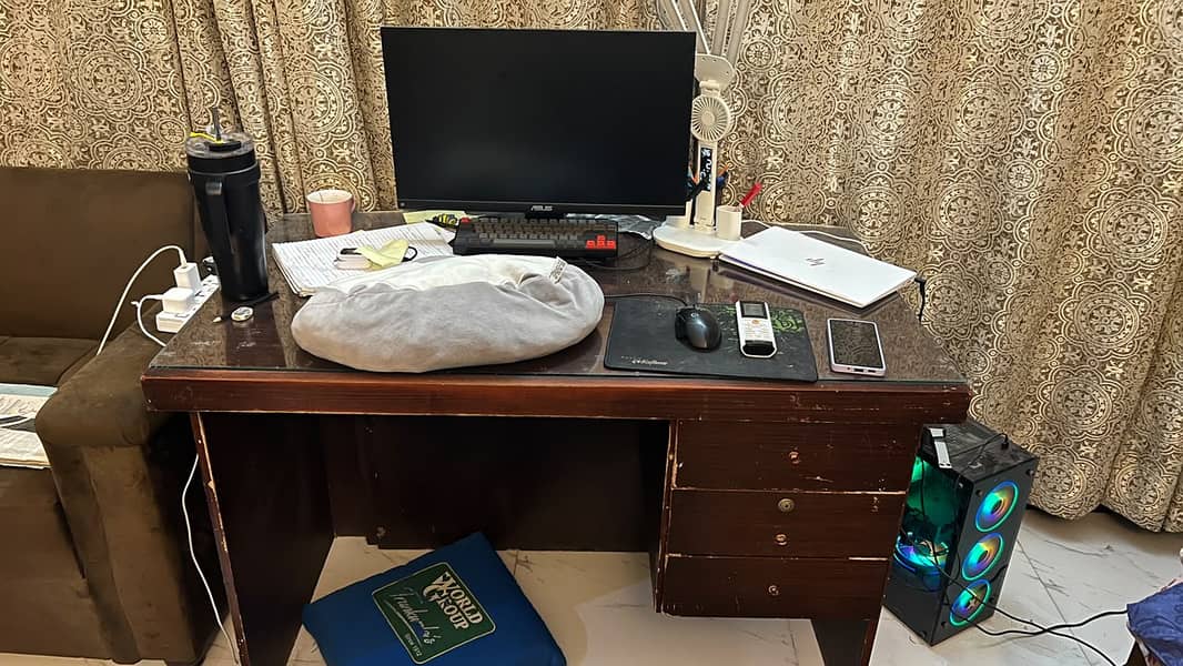 Executive Table with Heavy Built. 1