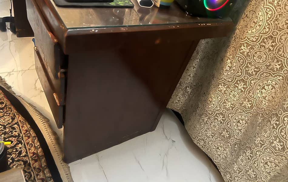Executive Table with Heavy Built. 3