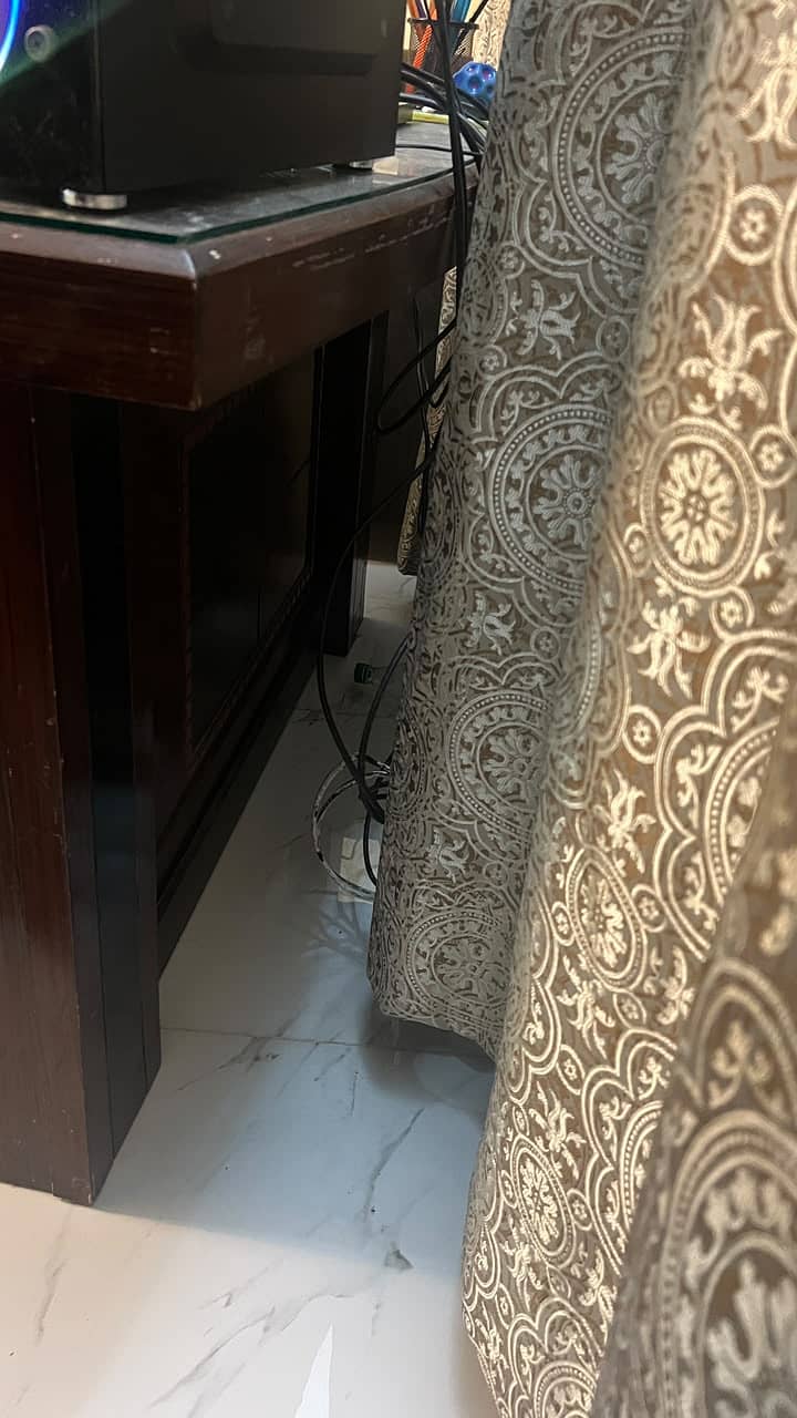 Executive Table with Heavy Built. 4
