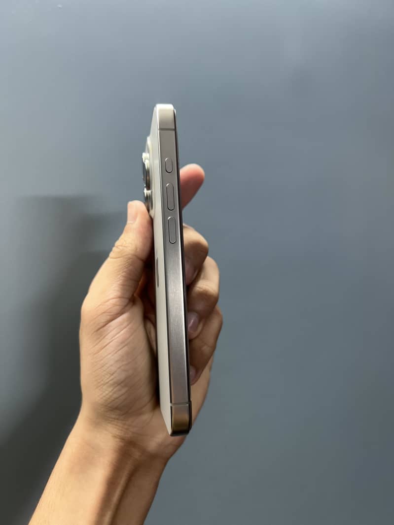 iPhone 15 pro 4