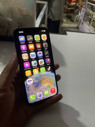 Apple iPhone 13