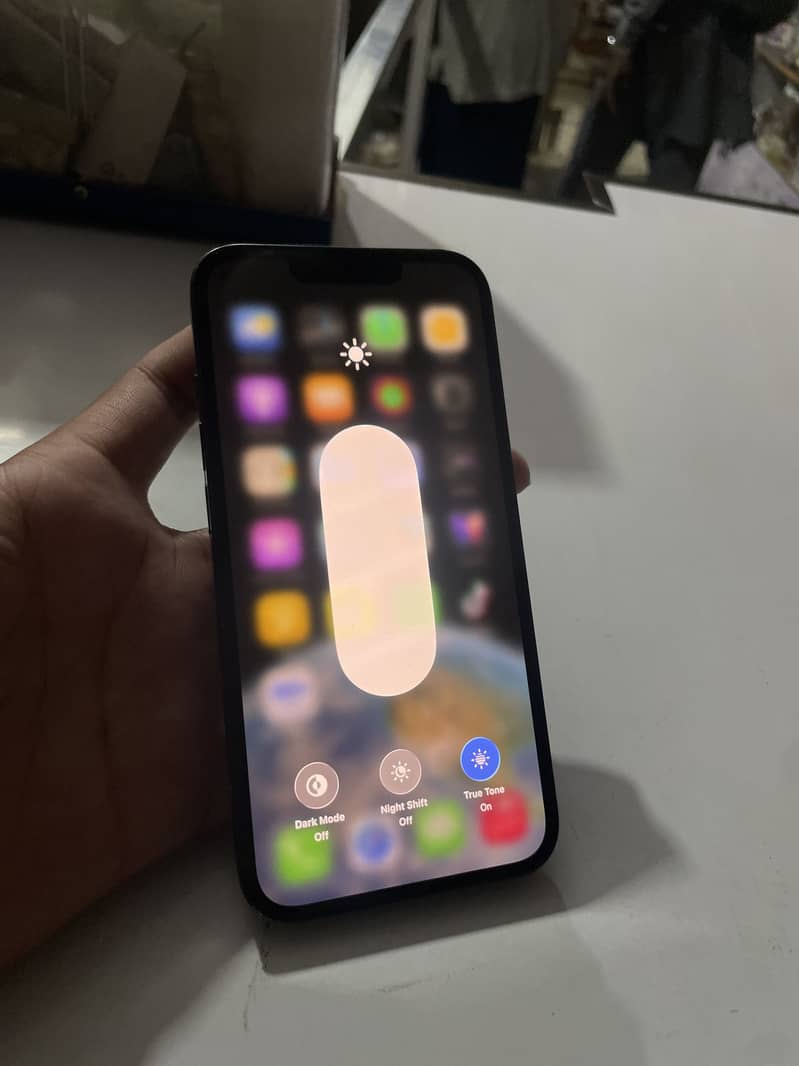 Apple iPhone 13 2