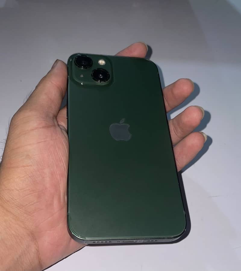 Apple iPhone 13 4