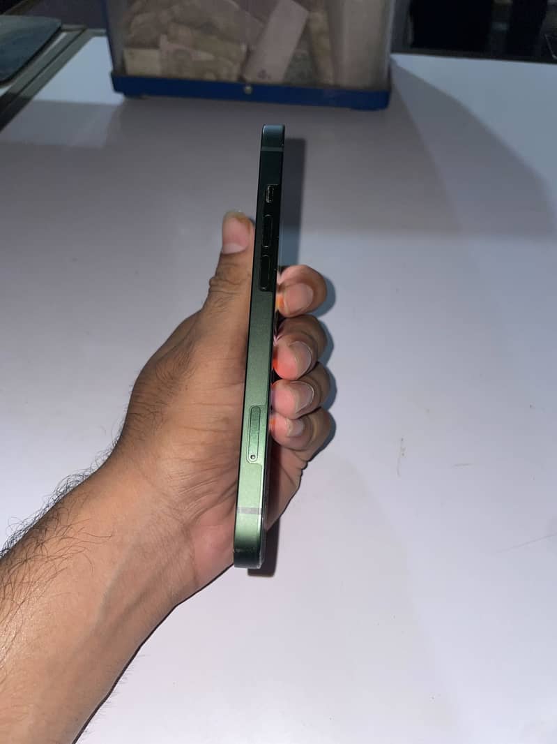 Apple iPhone 13 5