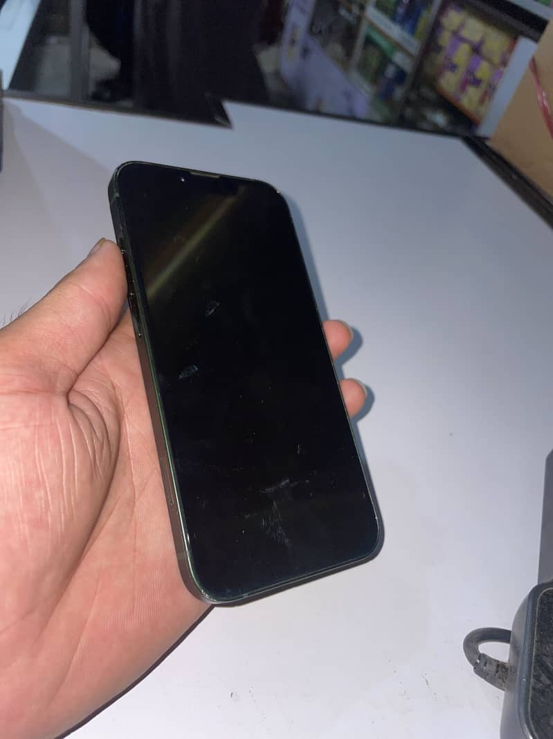 Apple iPhone 13 9