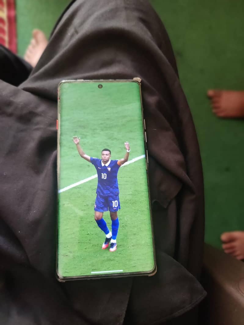 Tecno CAMON 40 Pro 0