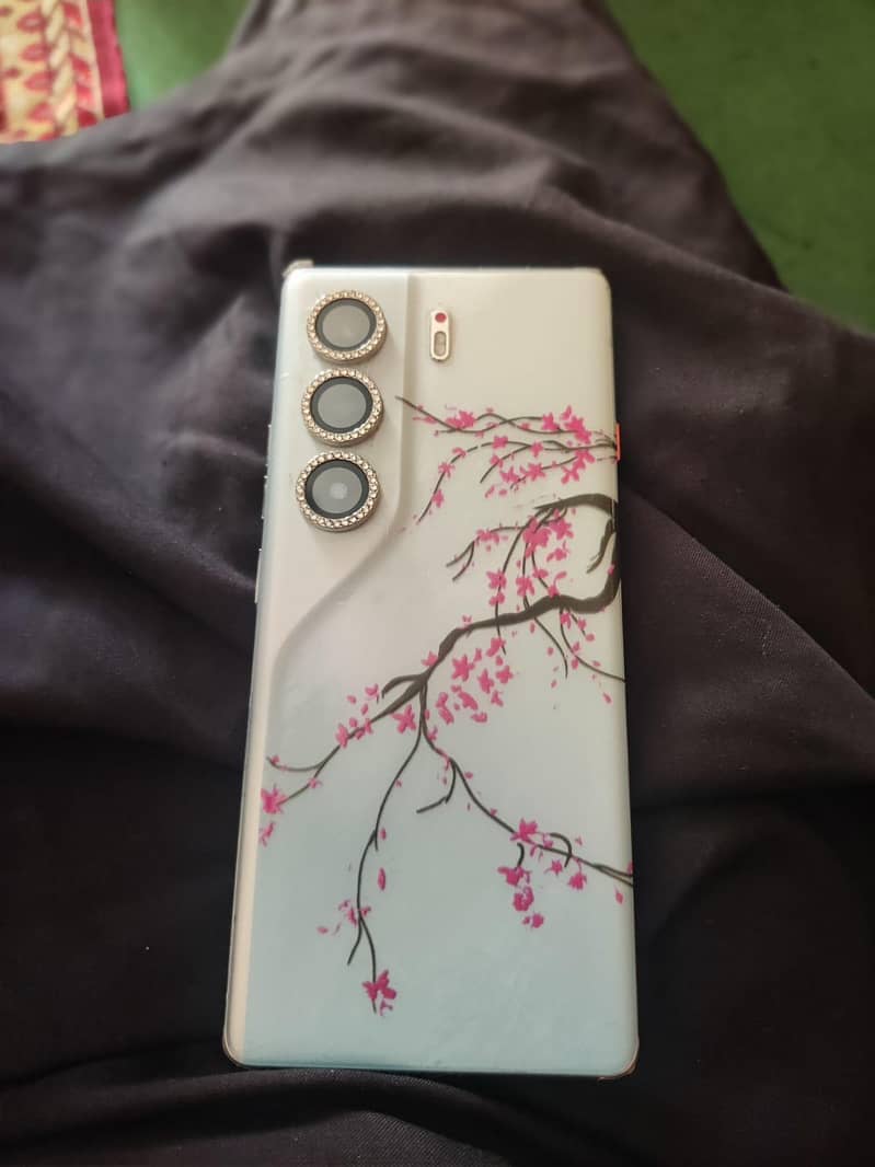 Tecno CAMON 40 Pro 1