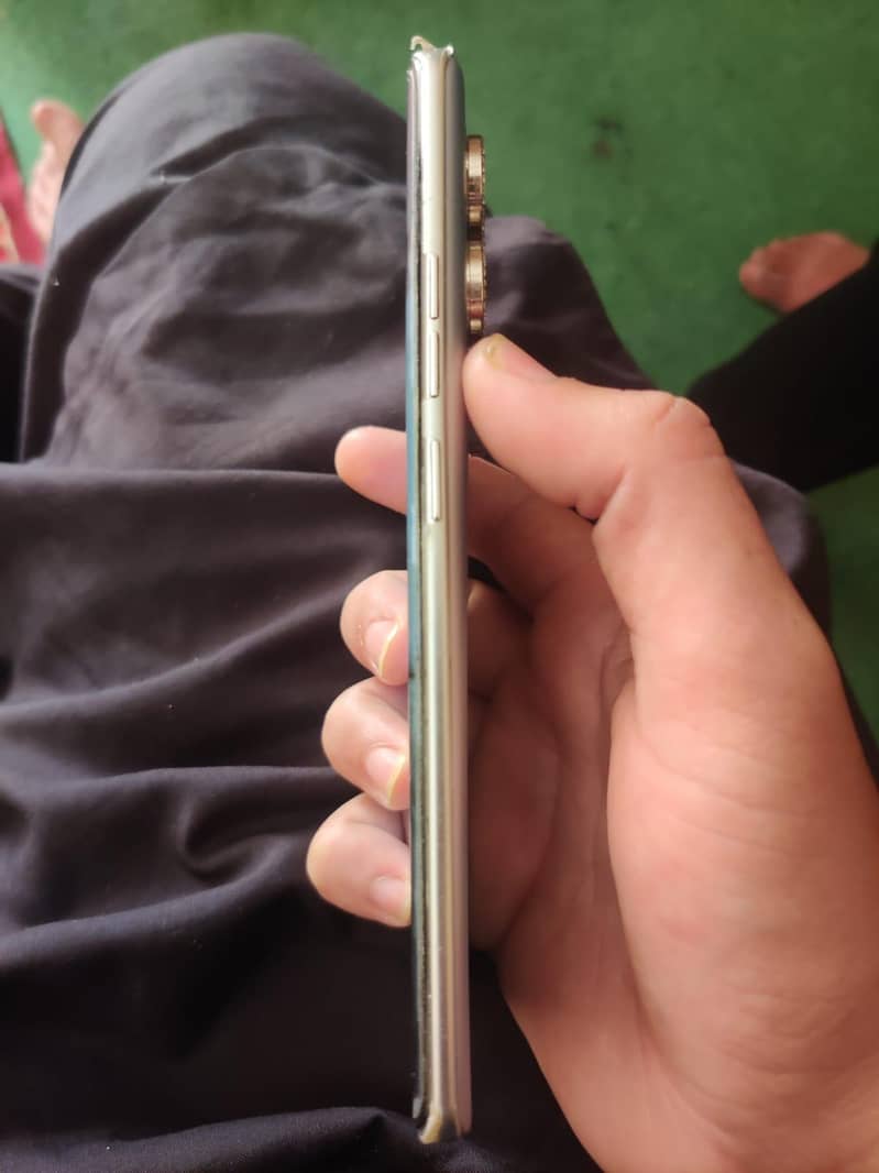 Tecno CAMON 40 Pro 5