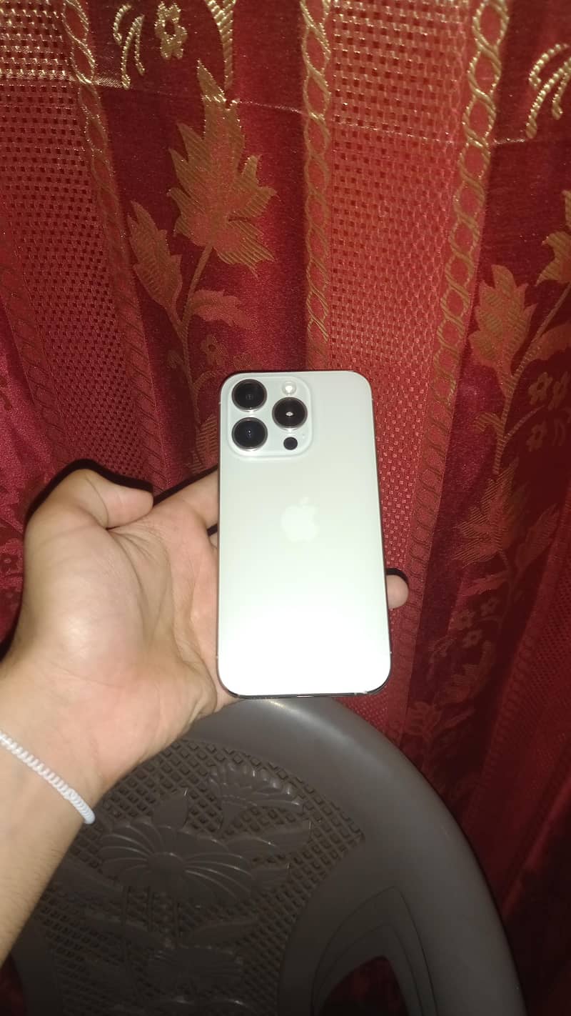 Apple iPhone 15 Pro 0