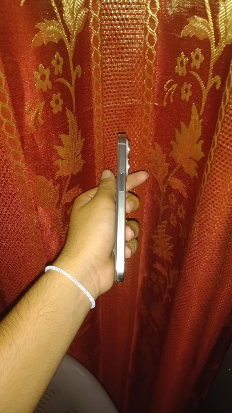 Apple iPhone 15 Pro 1