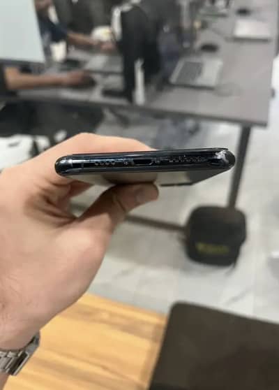 Iphone 11 pro Max PTA proved