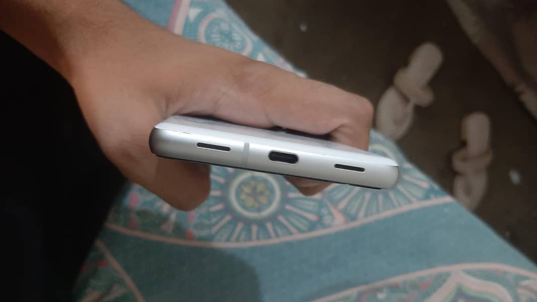 Google Pixel 7a 4