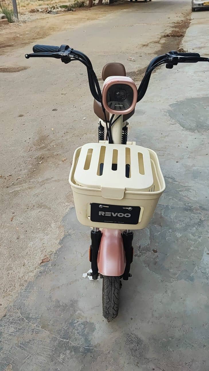 Revoo A04 2