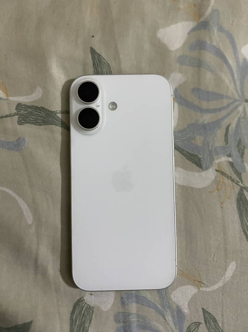 Apple iPhone 16 2