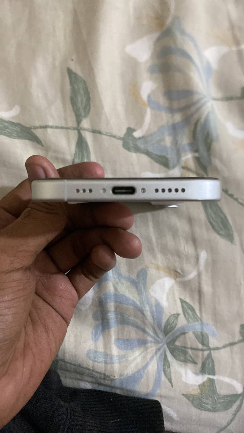 Apple iPhone 16 6