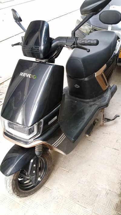 Revoo Electric scooter